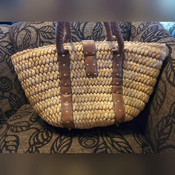 Chadwick's Straw/Wicker and Leather Tote/Purse w/gold metal clasp/inside zip poc - Picture 6 of 9